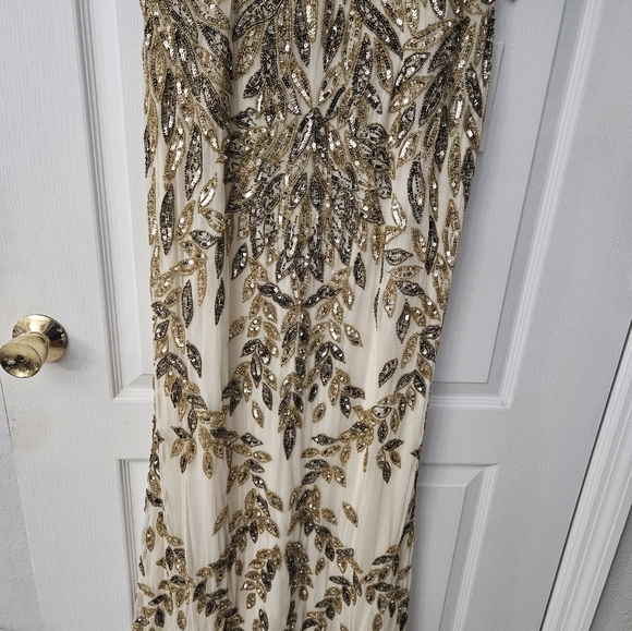 Mac Duggal Embellished Leaf Gown in Gold 12 NWT - Picture 5 of 10